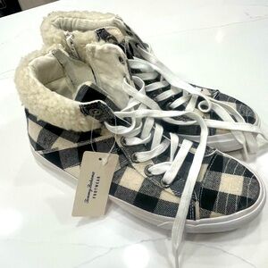 🏝️NEW🏝️- Tommy Bahama Women’s Shoes - Size 7.5